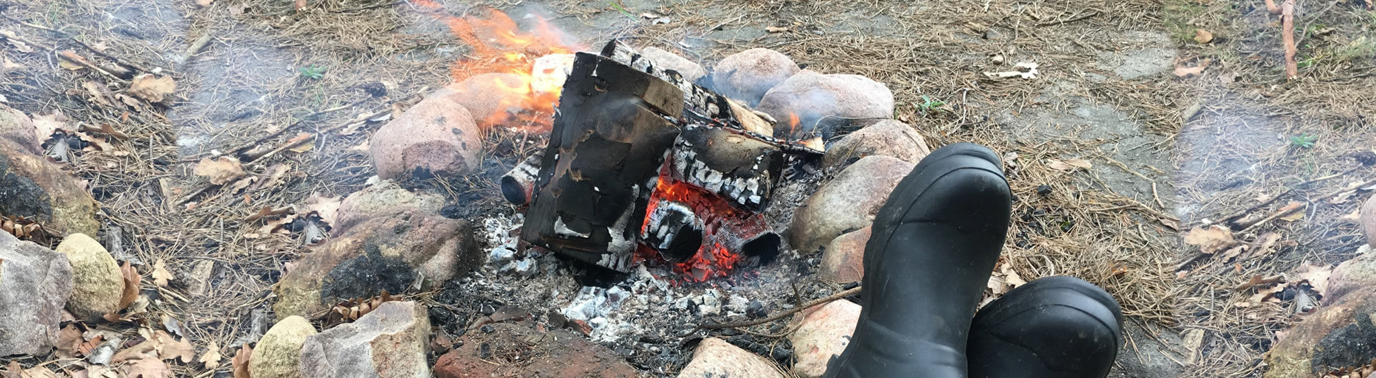 Lagerfeuer am Feuerplatz